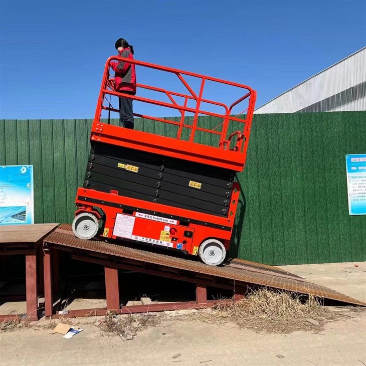 19’ Robotic Aerial Scissor Lift Platform